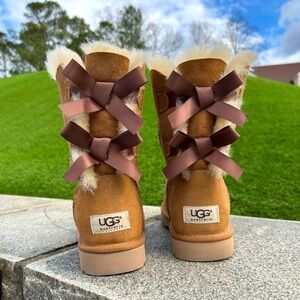UGG Mini Bailey Bow II in Chestnut color. US Size 7